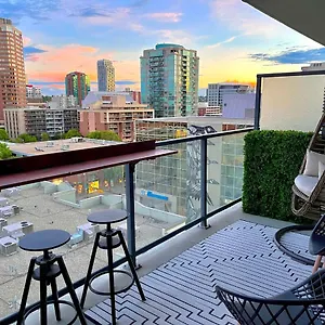 luxury-central-location-xl-balcony-free-parking.calgaryhotelsearch.com/
