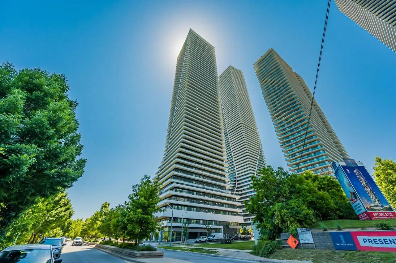 Condo In Parklawn & Lake Shore With Free Parking Close To Airport location