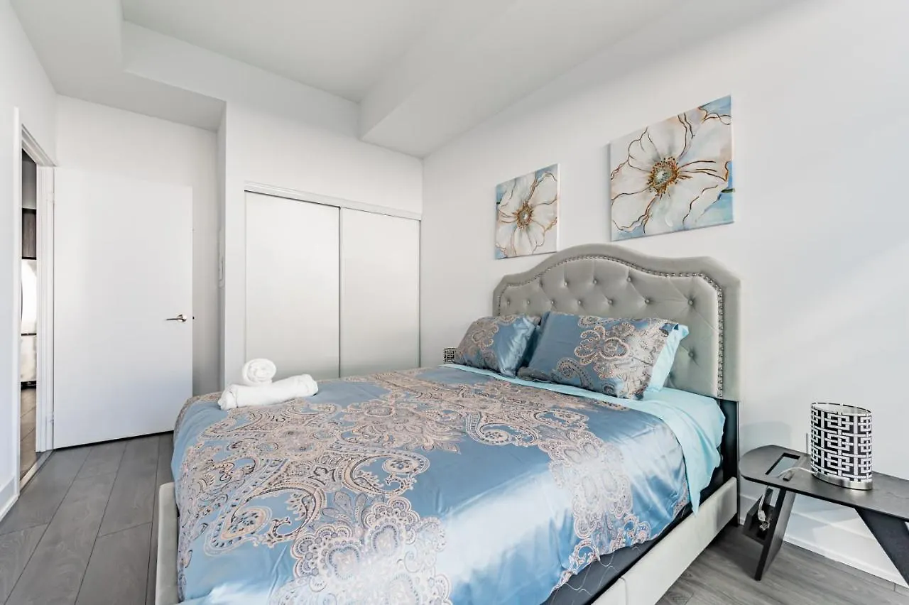 Condo In Parklawn & Lake Shore With Free Parking Close To Airport Toronto Apartment