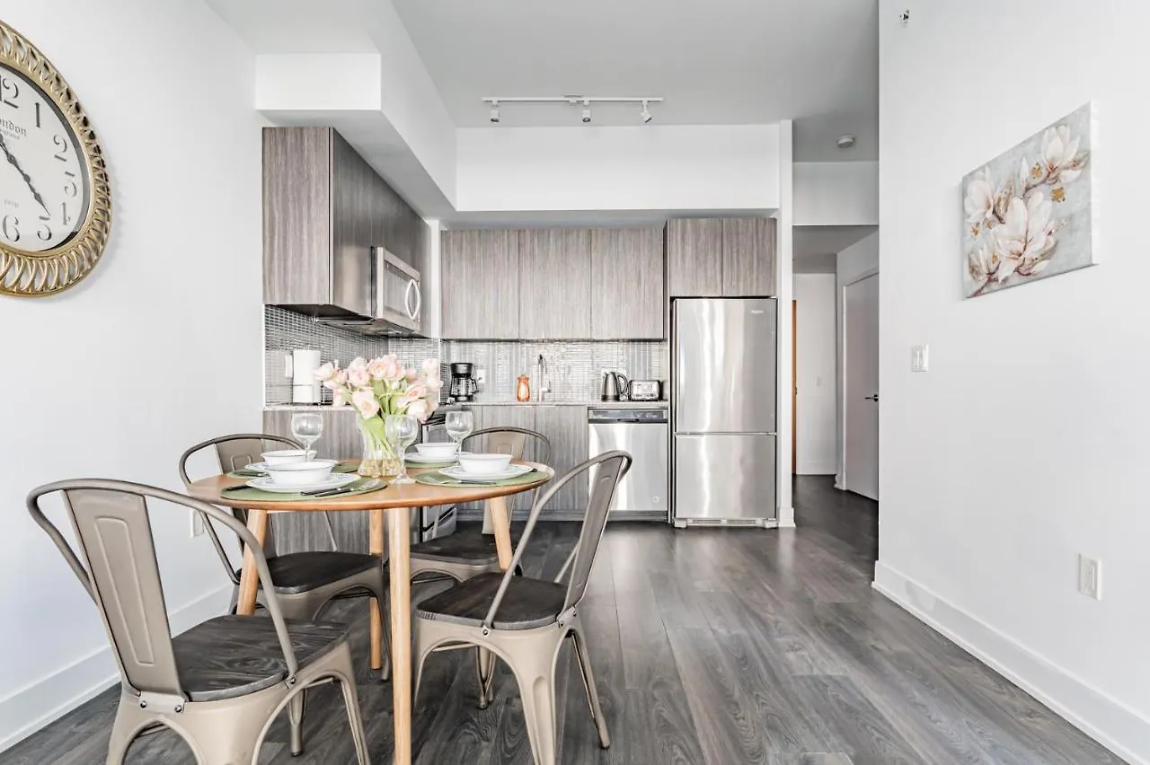 Condo In Parklawn & Lake Shore With Free Parking Close To Airport Toronto
