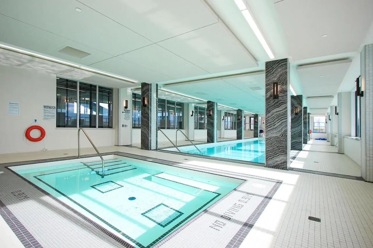 Apartment Condo In Parklawn & Lake Shore With Free Parking Close To Airport Toronto
