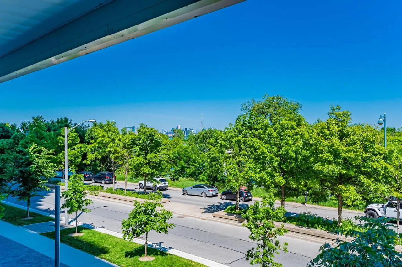 Condo In Parklawn & Lake Shore With Free Parking Close To Airport Toronto Apartment