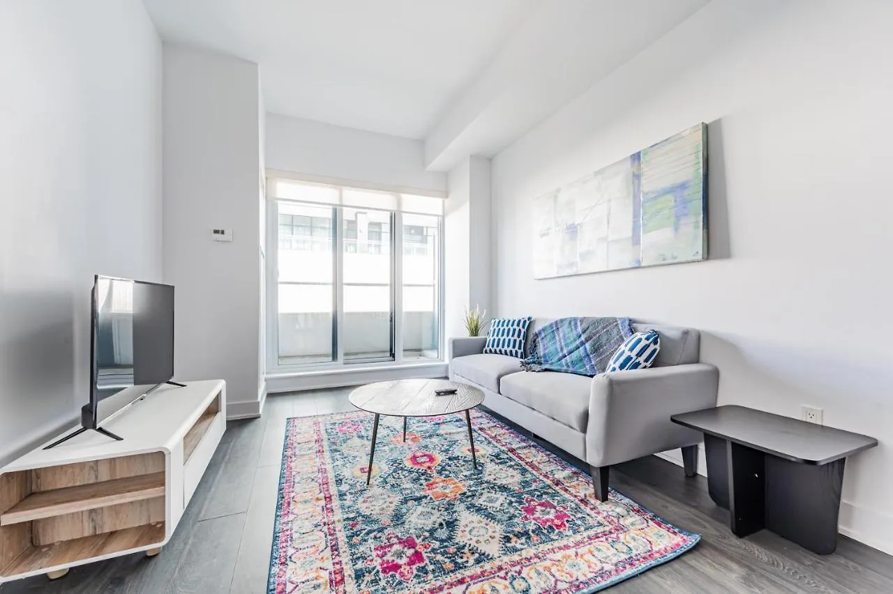 Condo In Parklawn & Lake Shore With Free Parking Close To Airport Toronto