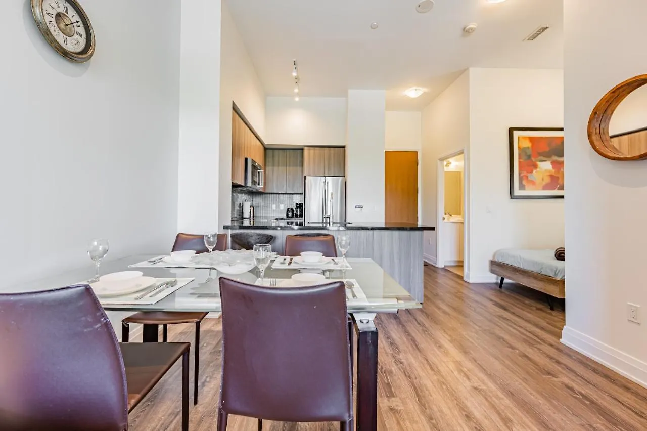 Condo In Parklawn & Lake Shore With Free Parking Close To Airport Toronto 0*,