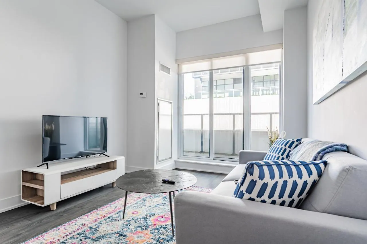 Condo In Parklawn & Lake Shore With Free Parking Close To Airport Toronto Apartment