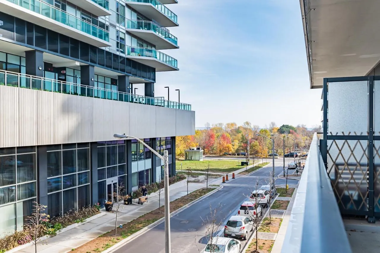 Condo In Parklawn & Lake Shore With Free Parking Close To Airport Toronto