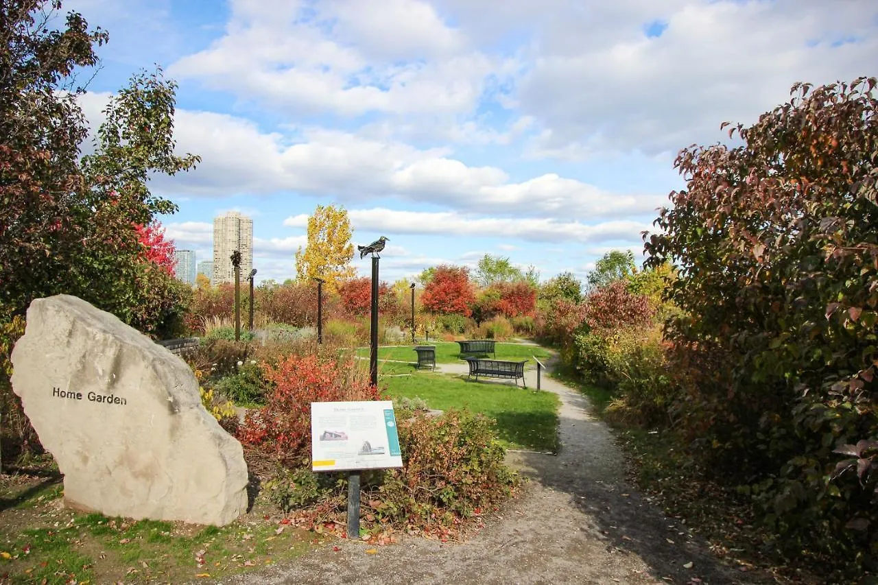 Condo In Parklawn & Lake Shore With Free Parking Close To Airport Toronto 0*,  Canada