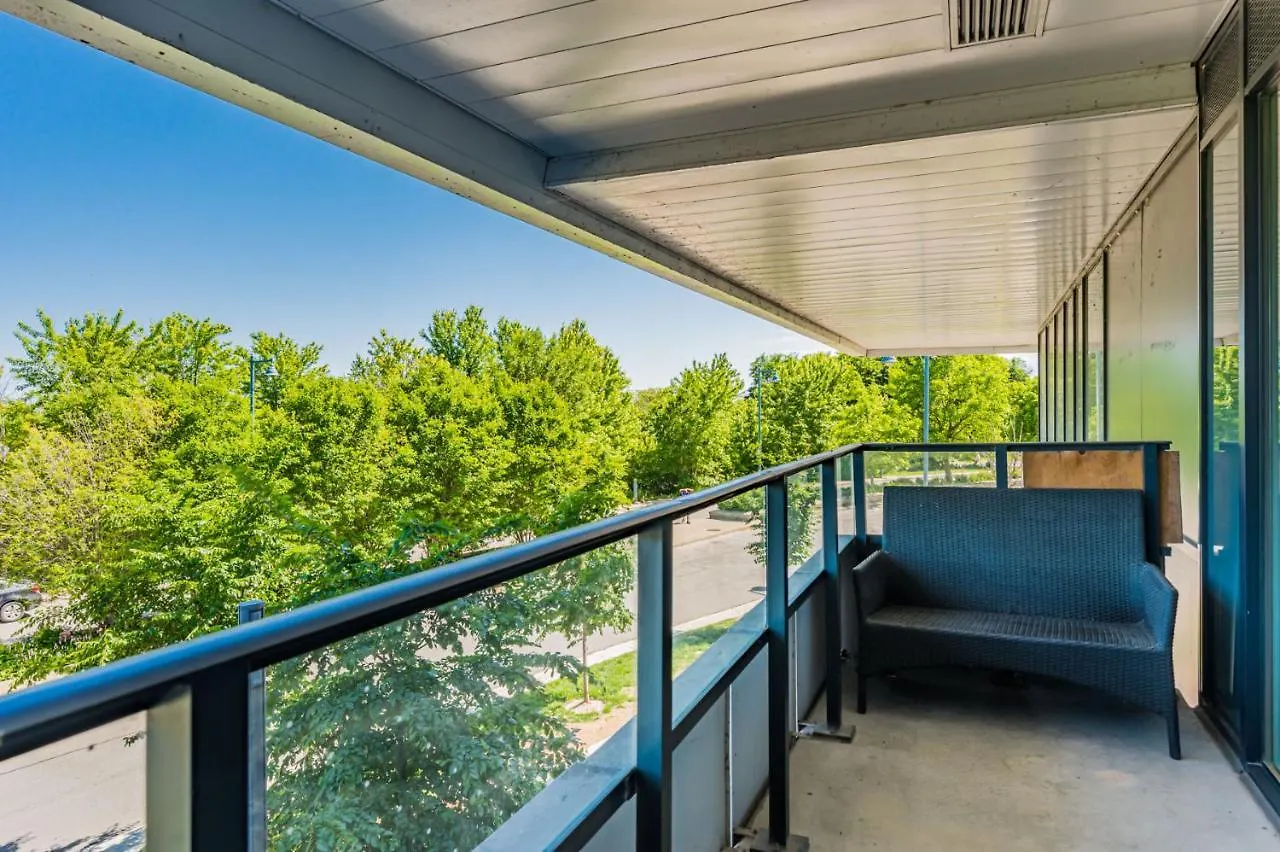 Condo In Parklawn & Lake Shore With Free Parking Close To Airport Toronto 0*,
