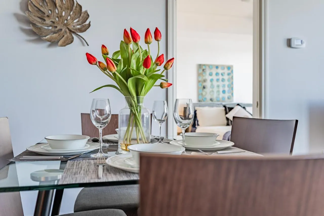 Condo In Parklawn & Lake Shore With Free Parking Close To Airport Toronto