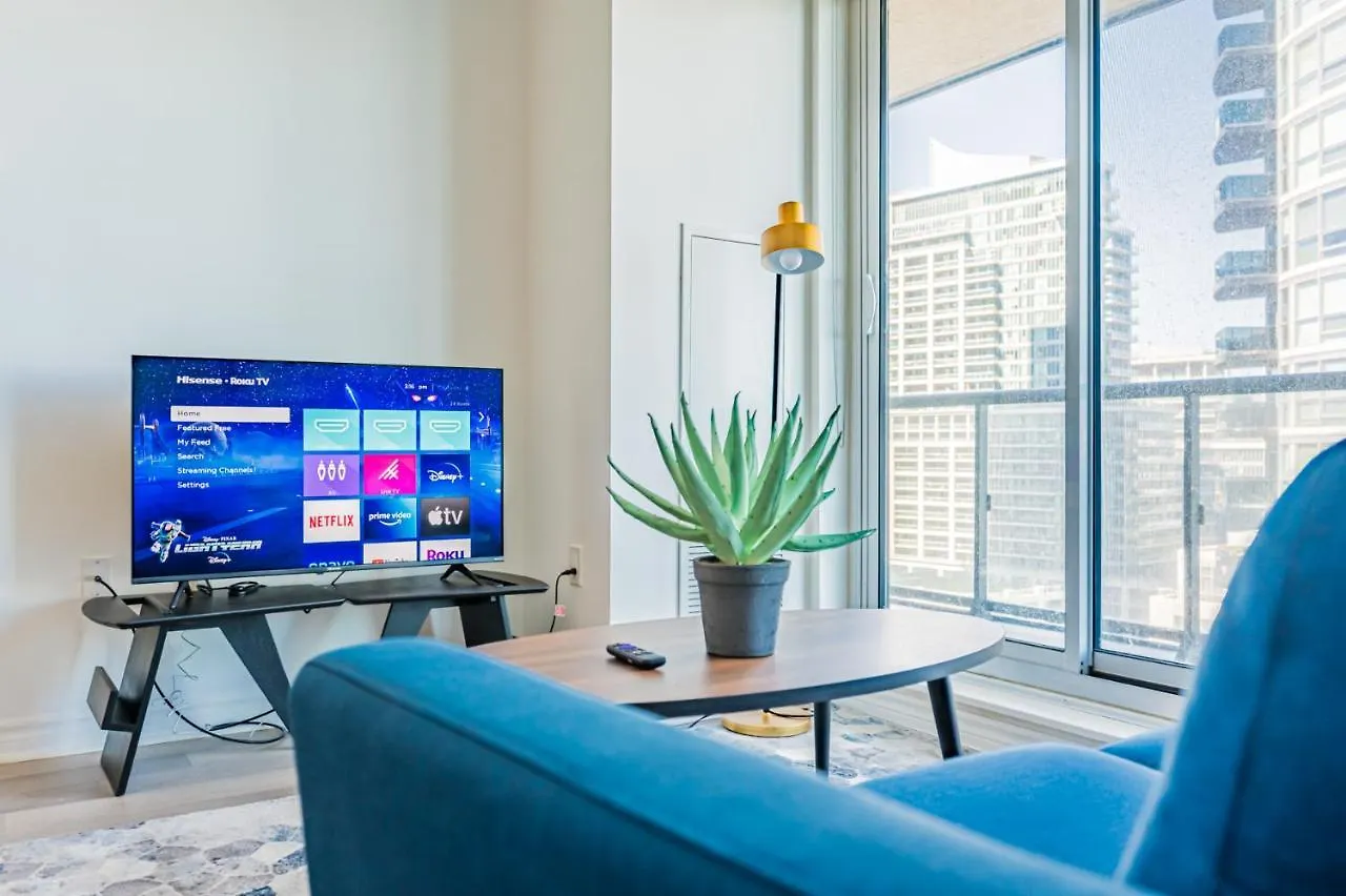Condo In Parklawn & Lake Shore With Free Parking Close To Airport Toronto