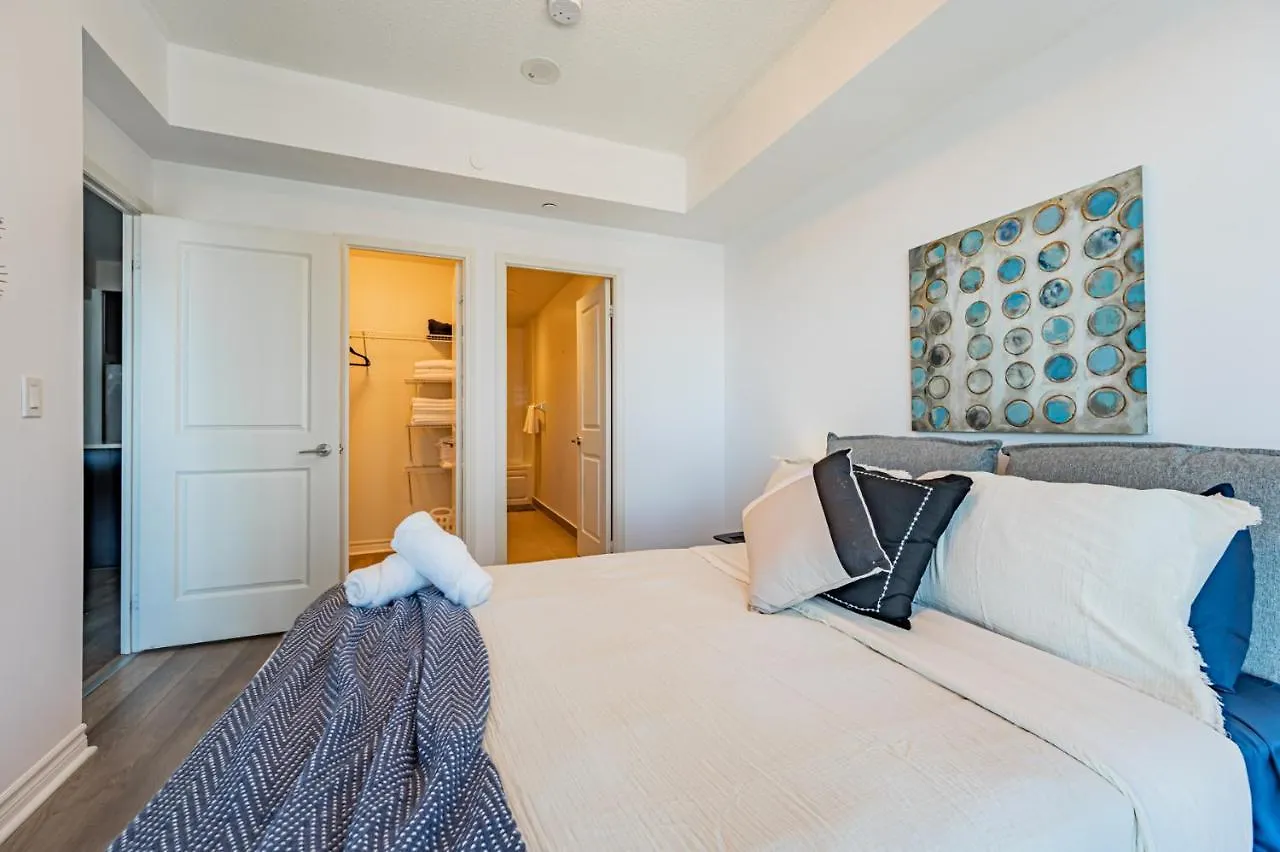 Condo In Parklawn & Lake Shore With Free Parking Close To Airport Toronto 0*,
