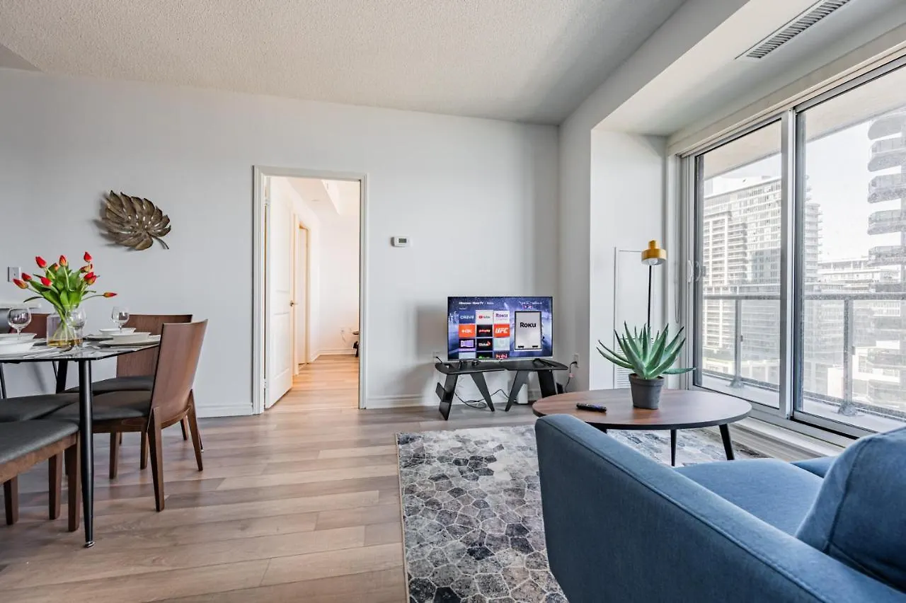 Condo In Parklawn & Lake Shore With Free Parking Close To Airport Toronto Apartment
